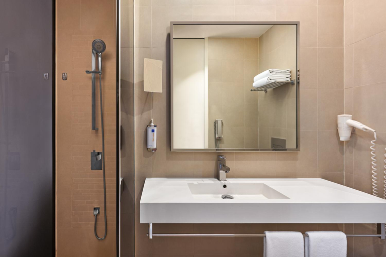 Bathroom 5, Centro Capital Doha By Rotana, Doha