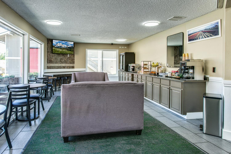 Food & Drinks 4, Coachman Inn, Whatcom