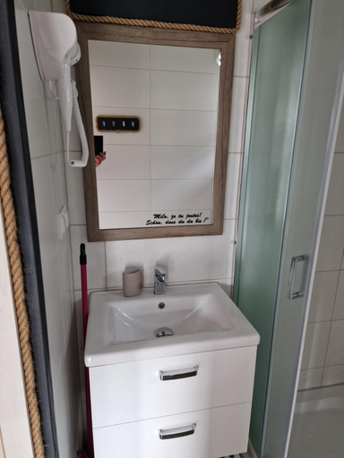 Bathroom 2, Perla Marzen, Sławno