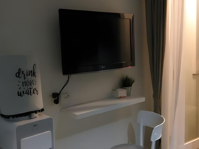 Others 2, Classic Comfy Studio Loft At Apartment Bintaro Icon, South Tangerang