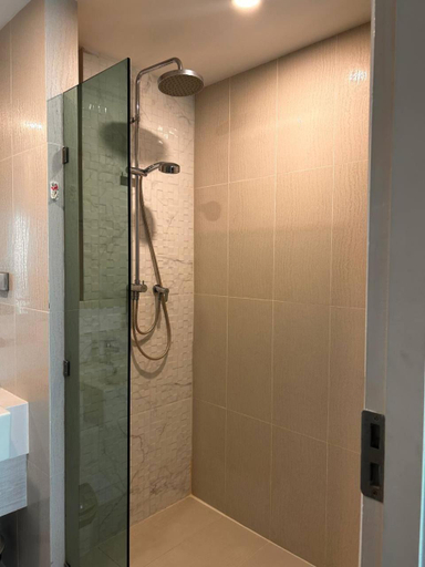 Bathroom 4, Seven Seas, Pattaya
