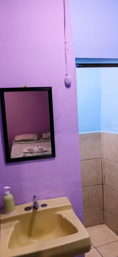 Bathroom 3, Deakachimba Hostel, Granada