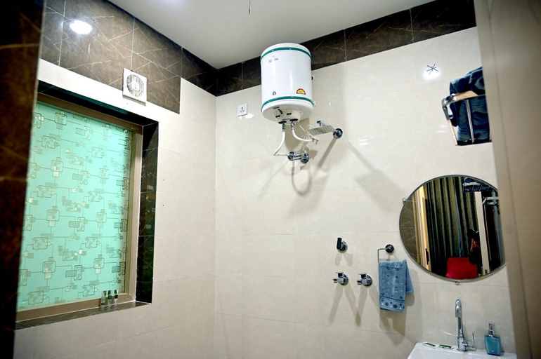 Bathroom 5, Ista Inn Homestay, Amritsar