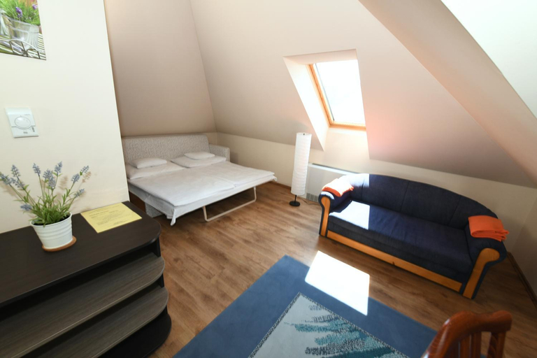 Bedroom 3, Ezusthid Hotel, Veszprém