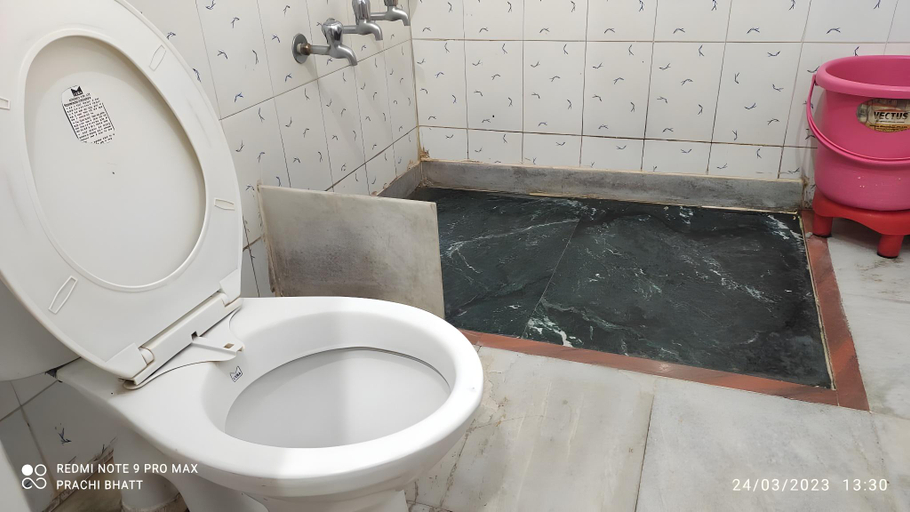 Bathroom 3, Hotel Himshikhar, Pithoragarh