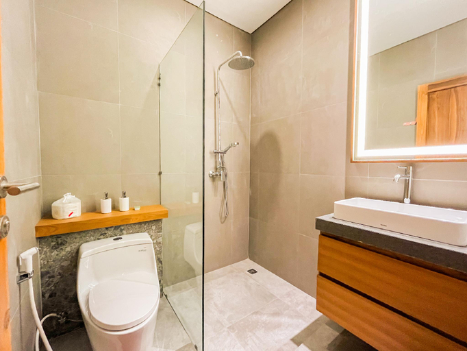 Shower, KANGIN House Sanur, Denpasar