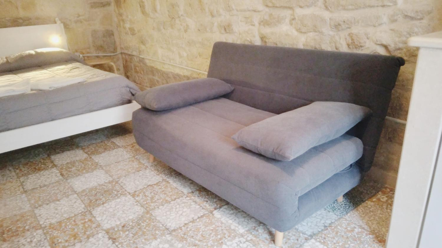 Others 5, Piazzetta Scolanova, Barletta-Andria-Trani