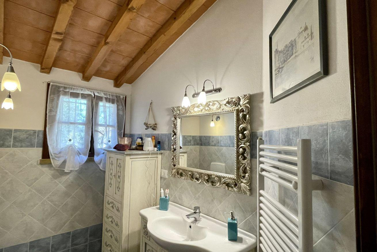 Bathroom 2, Casa Sophia, piscina con vista mare - giardino, barbecue e parcheggio privato, Pisa