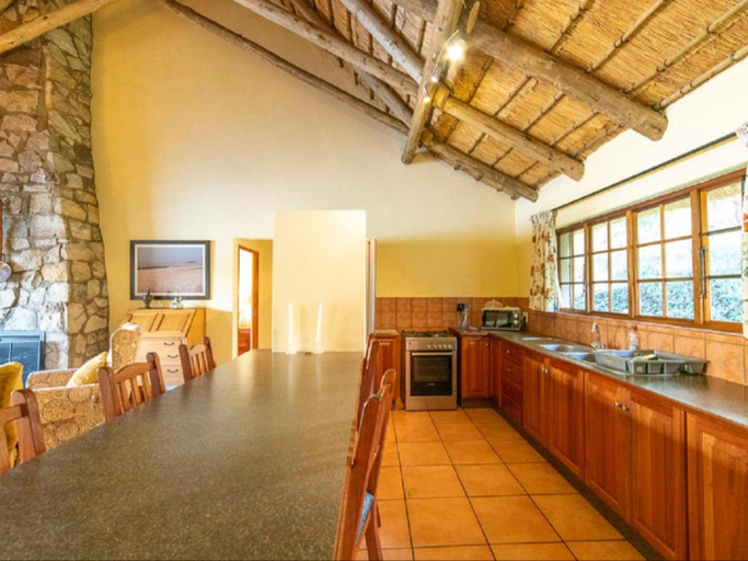 Food & Drinks, Lake Naverone Holiday Cottages, Sisonke