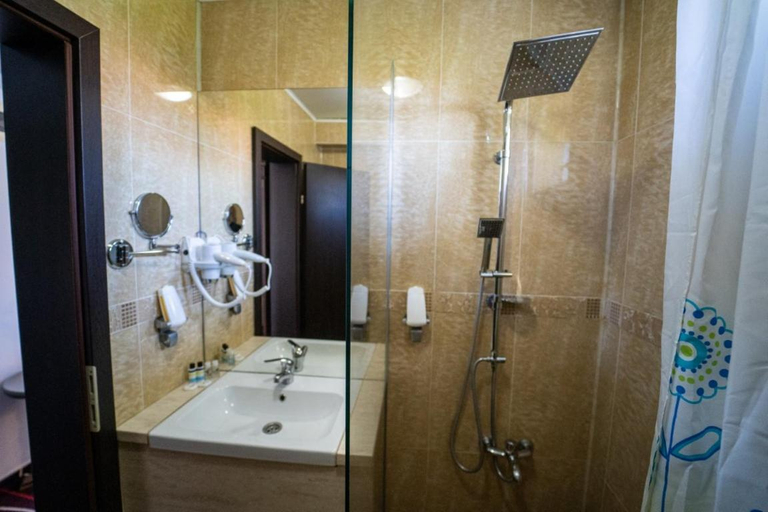 Bathroom 5, Marina Bay, Navodari