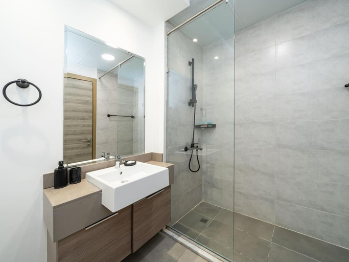 Bathroom 4, Stunning Furnished Studio in Bloom Tower, JVC, Dubai