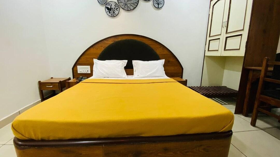 5, HOTEL TIRTH, Bharuch