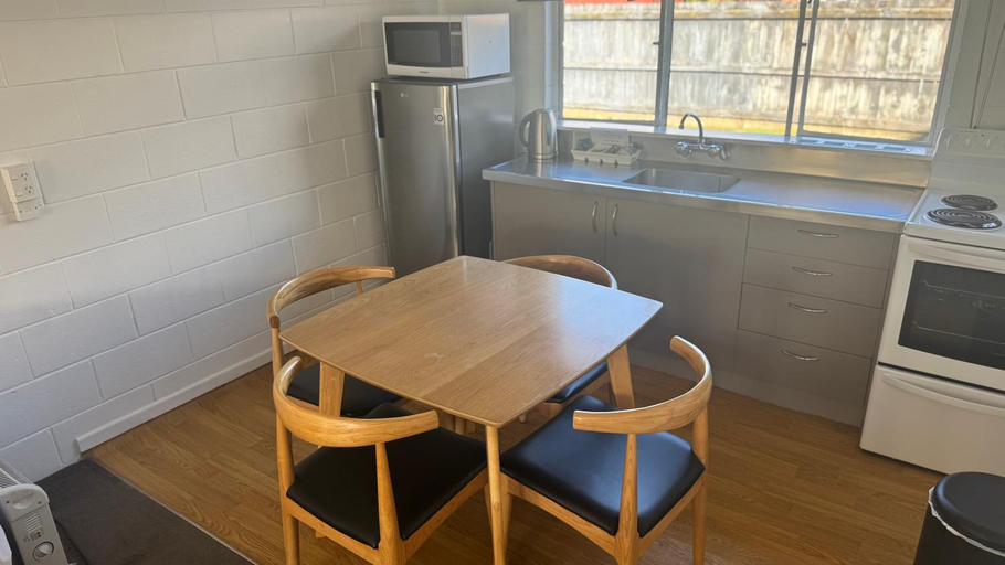 Others 5, Bristol Motel, Upper Hutt