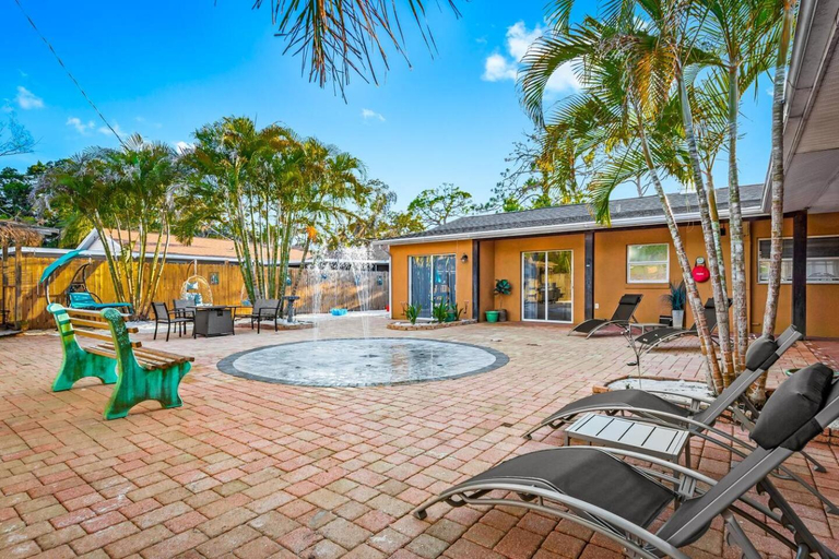 Sport & Beauty 2, Coastal Villa w Amazing Courtyard - Splash Pad!, Manatee