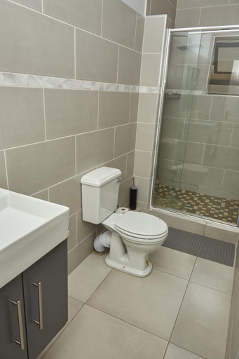 Bathroom 3, Mountain Drive Apartments, Mbabane East