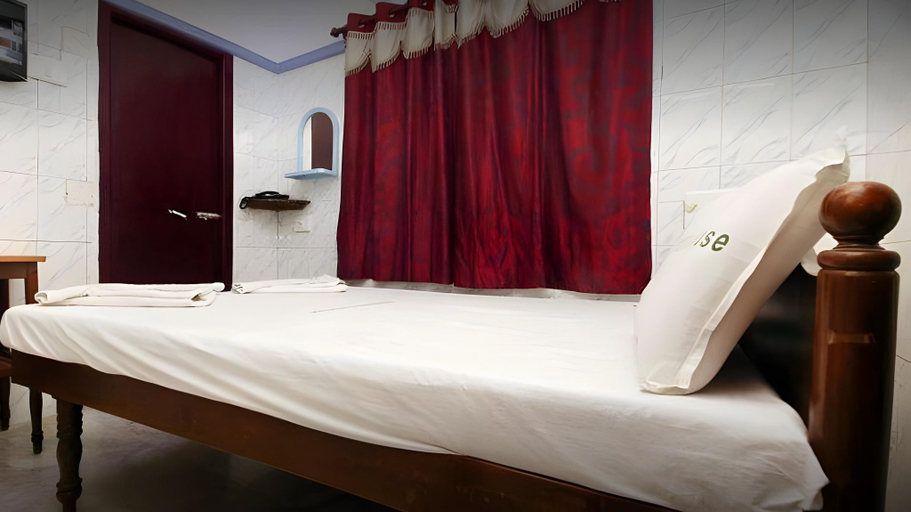 Bedroom 3, Woodlands Inn, Chennai