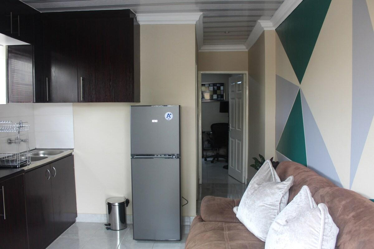 Others 4, Veelux Self Catering Apartment-WIFI- Netflix, City of Johannesburg