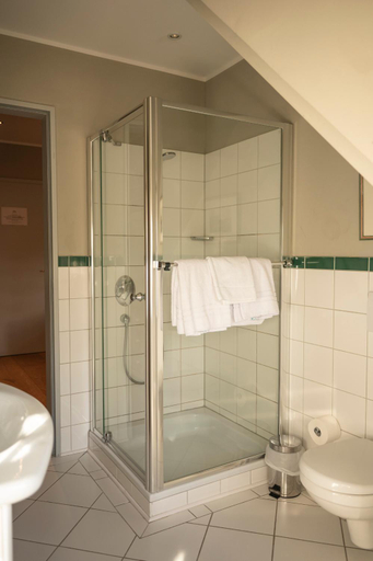 Bathroom 5, Gut Altholz Landhotel und Restaurant Hutter, Deggendorf