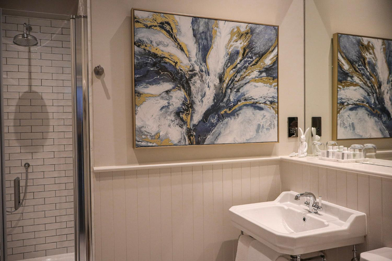 Bathroom 4, Ballyroe Heights Hotel