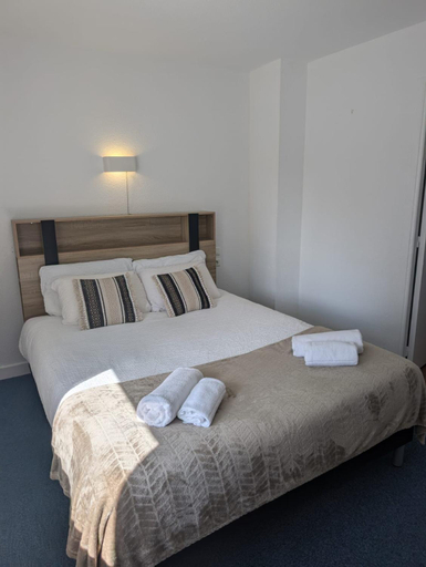 Bedroom 2, Hôtel restaurant le Saint-Georges, Puy-de-Dôme