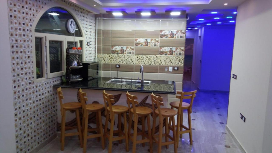 Food & Drinks
