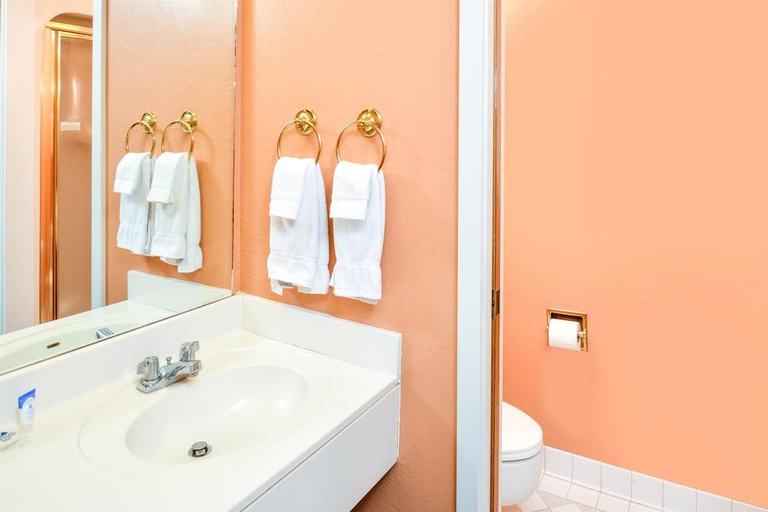 Bathroom, AmericInn by Wyndham Rawlins, Carbon