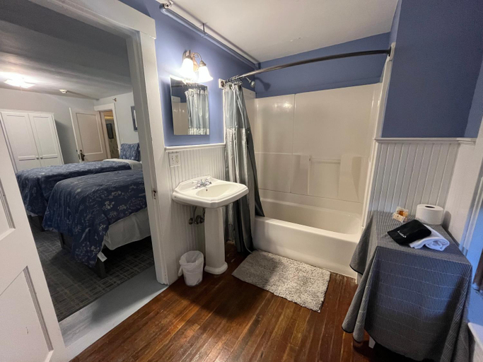 Bathroom 4, Monadnock Inn, Cheshire