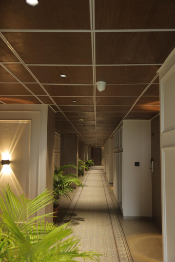 Public Area 2, Biznotel by Pride Surat, Surat