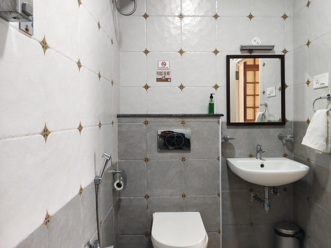 Bathroom 3, Casa Mel, Puducherry