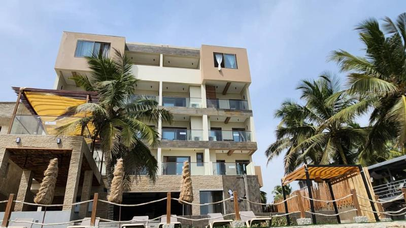 Exterior & Views