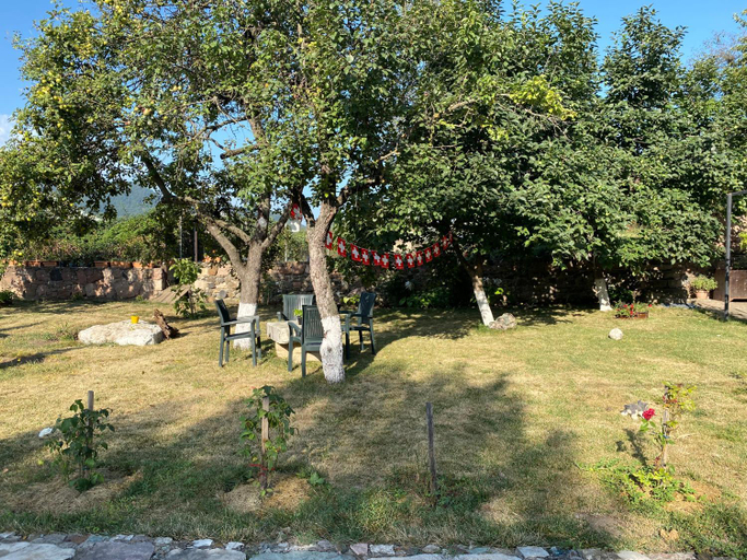 Others 5, Guesthouse Sari-Safran