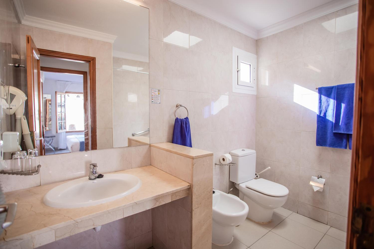 Bathroom 5, Caybeach Princess, Las Palmas