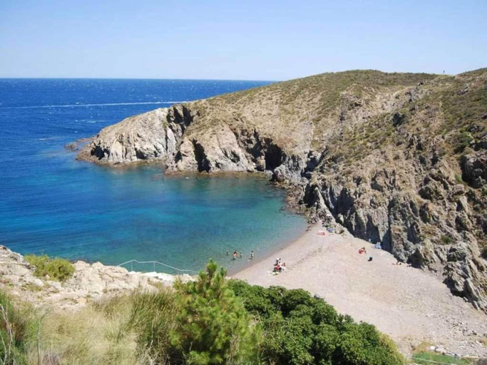 Others 4, Villa in Le Boulou with Scenic Hilltop Views, Pyrénées-Orientales