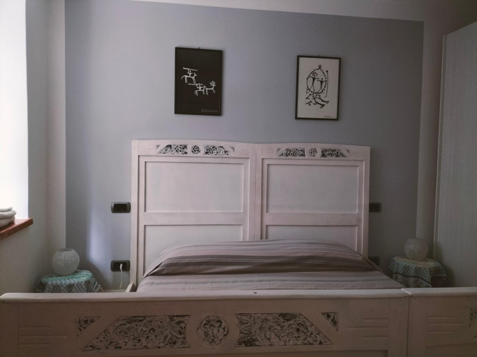 Bedroom, Catif Ladru, Brescia