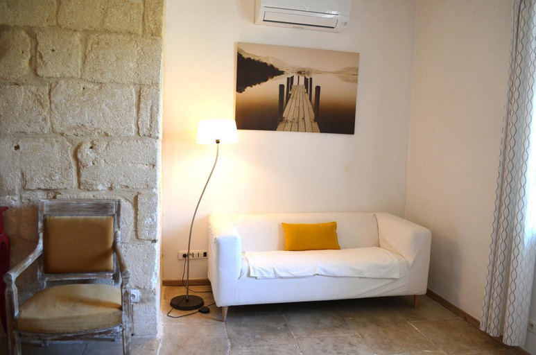 Others 5, chambre d hote spacieuse avec cour junas gard, Gard