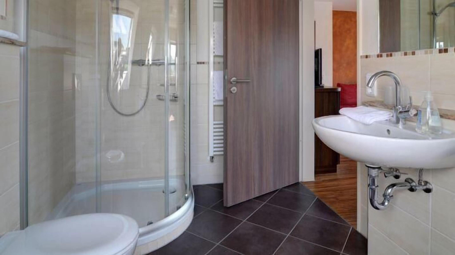 Bathroom 3, Garni Hotel Cafe Henn, Städteregion Aachen