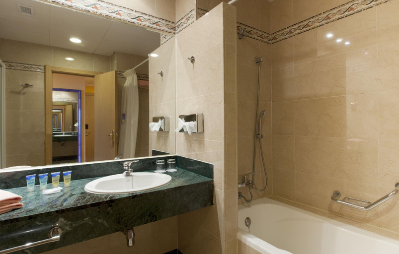 Bathroom 5, Playacartaya Aquapark & Spa Hotel, Huelva