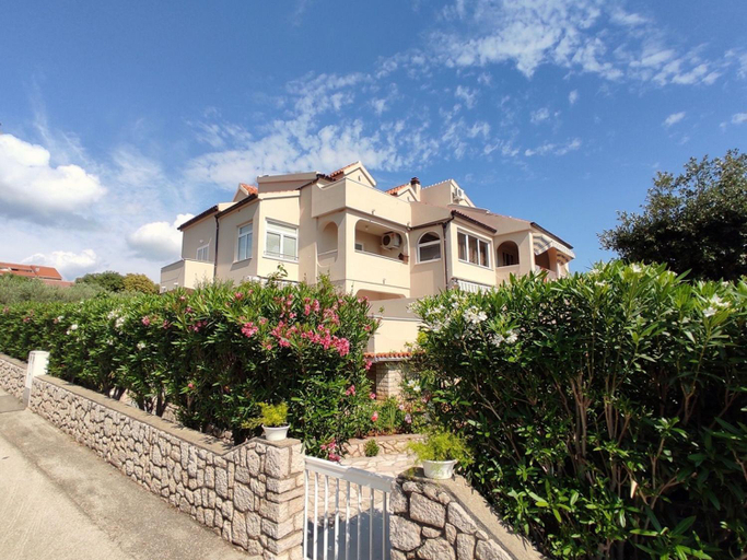 Exterior & Views 2, Apartments Mandre Near sea, Pag