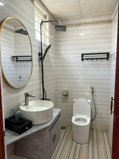 Bathroom, Hoang Anh hotel, Đức Trọng