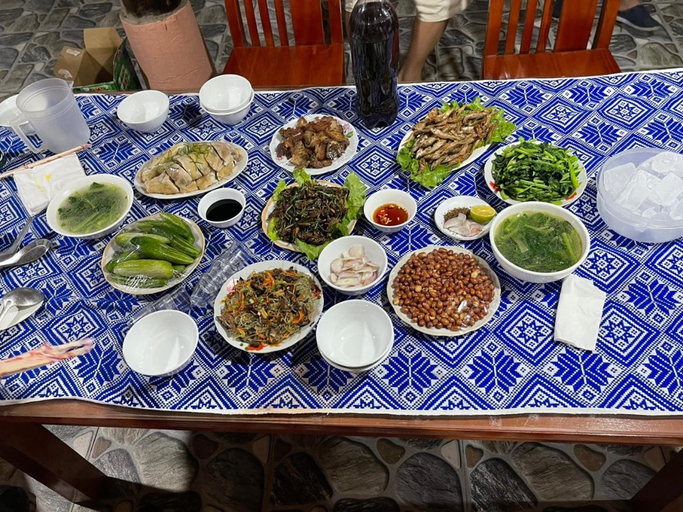 Food & Drinks 4, Muong Lo Corner, Văn Chấn
