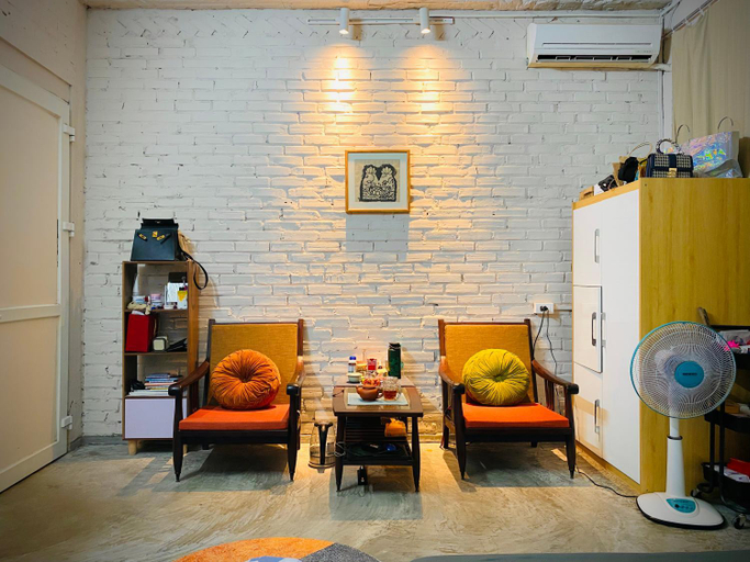 Others 5, May's house (Nha cua May), Hà Đông
