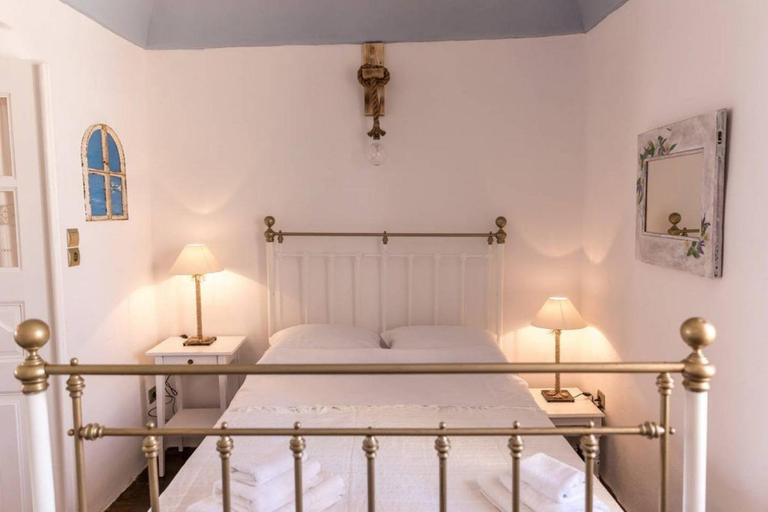 Bedroom 3, Beautiful Oia Villa, South Aegean