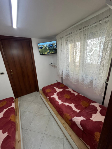 Bedroom 2, Regy, Napoli