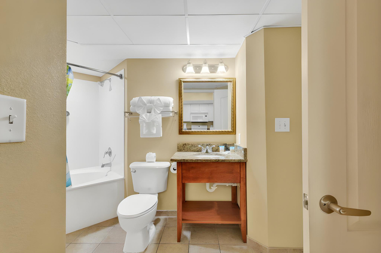Bathroom 2, Spectacular Views Condo at Carolinian Beach Resort: Pool, Horry