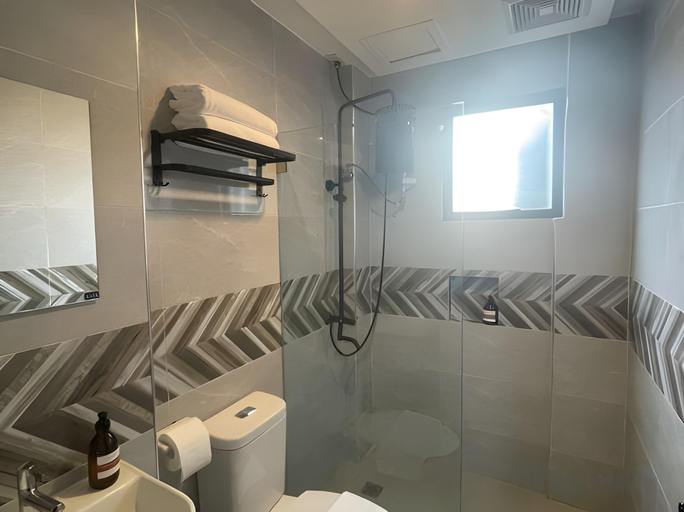 Bathroom 4, Maharlika City Inn, Bacolod City