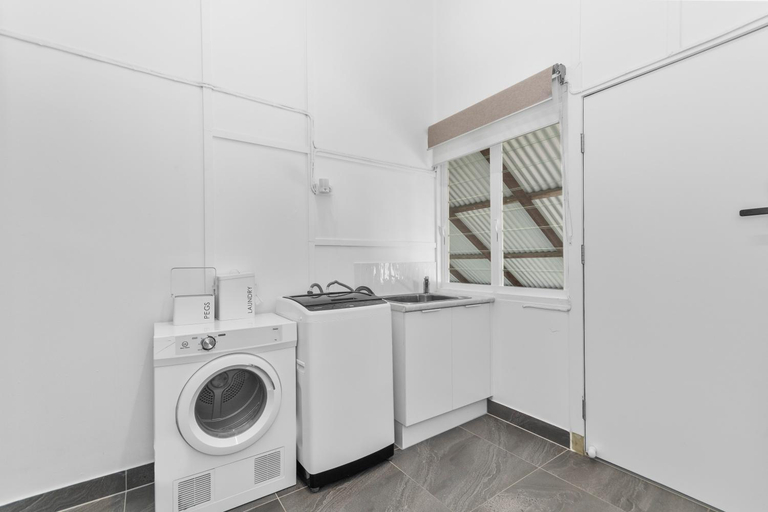 Others 5, Townsville Suites (Apartment 1, Upstairs), North Ward-Castle Hill