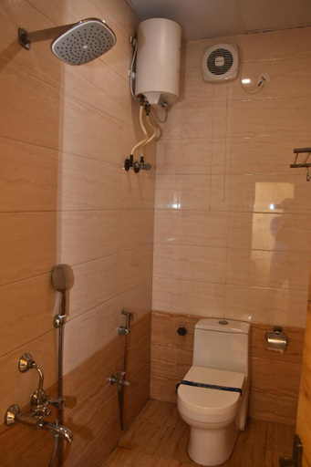 Bathroom, The Chiraag Inn, Thiruvallur