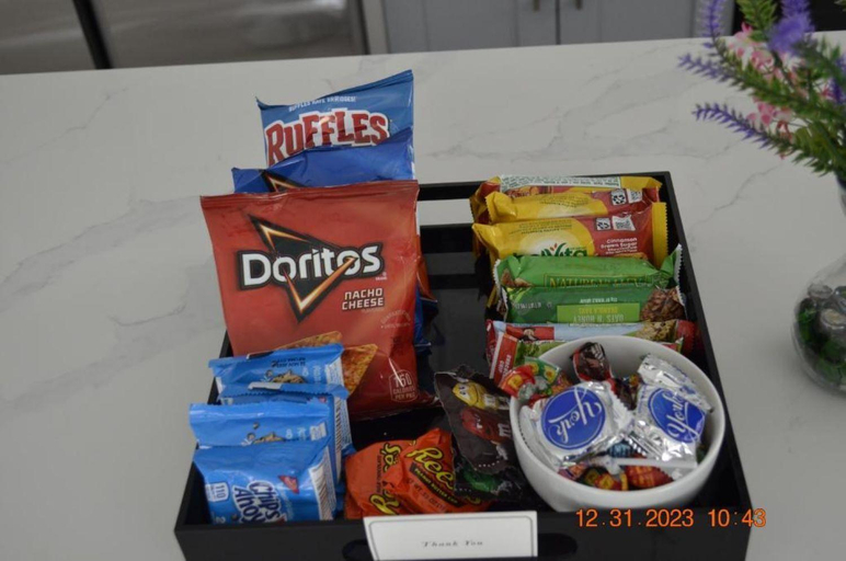 Food & Drinks, Dimond Abode Vacation Rental, Oakland California Dimond District, Alameda