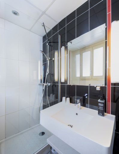 Bathroom 4, ACCUEIL HOTEL PARIS PIGALLE MONTMARTRE – Hôtel rénové, Paris