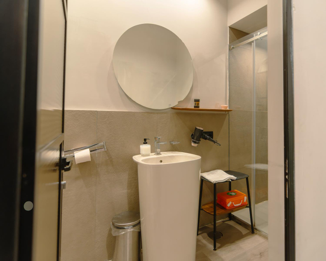 Bathroom 3, Vesuvianus, Napoli